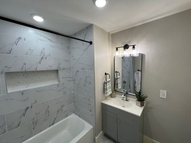 1728 W Washington Street, Denison, TX 75020