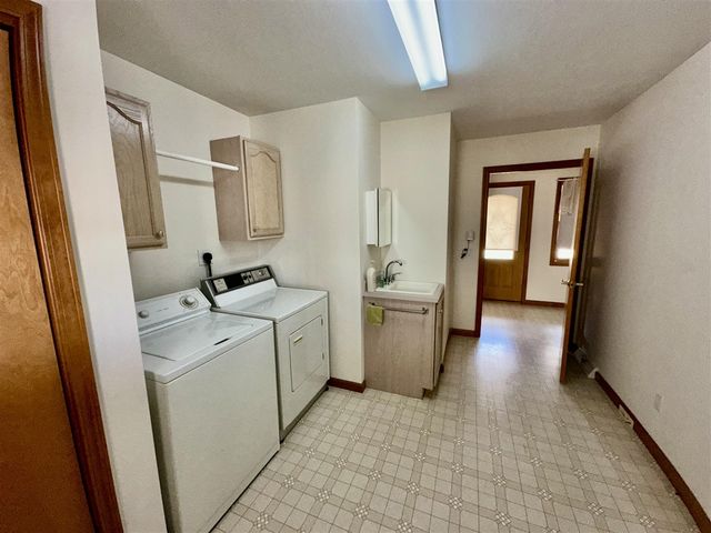 970 Dean Rd, Quincy, MI 49082