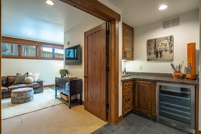 7401 Larkspur Lane, Truckee, CA 96161