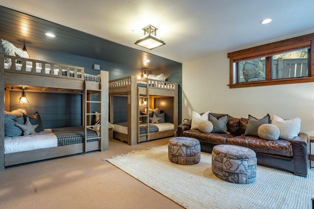 7401 Larkspur Lane, Truckee, CA 96161