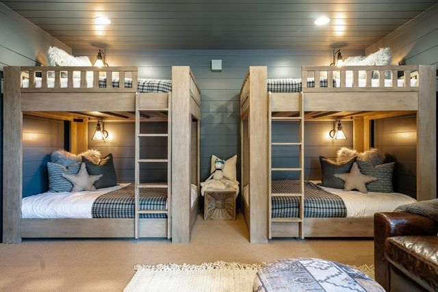 7401 Larkspur Lane, Truckee, CA 96161