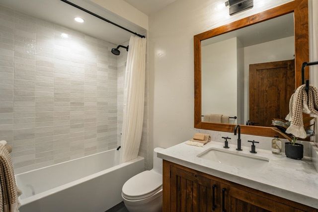 7401 Larkspur Lane, Truckee, CA 96161