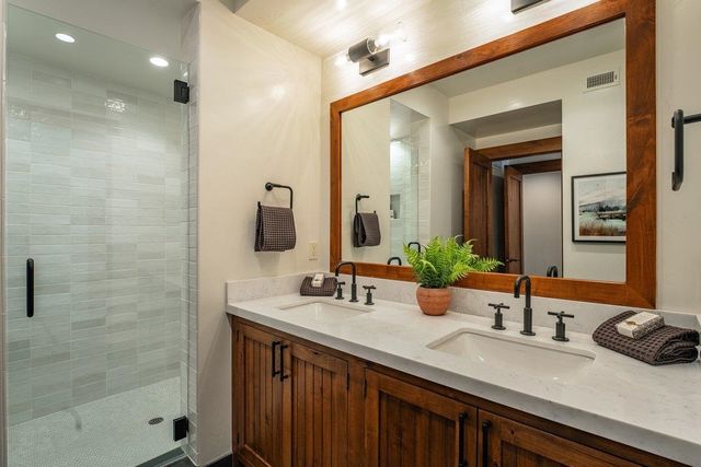 7401 Larkspur Lane, Truckee, CA 96161