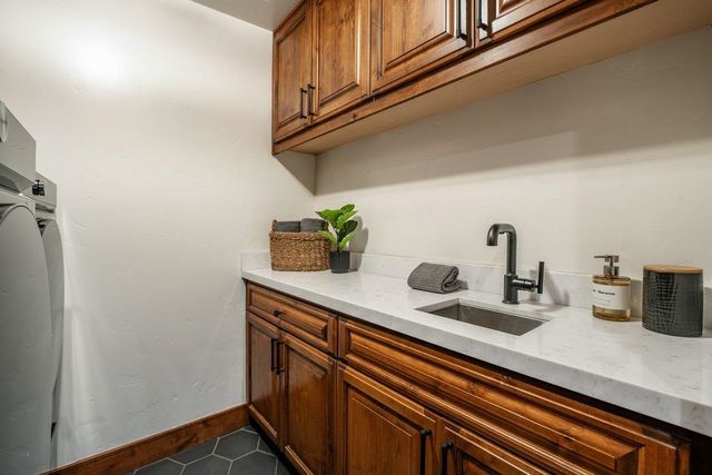 7401 Larkspur Lane, Truckee, CA 96161