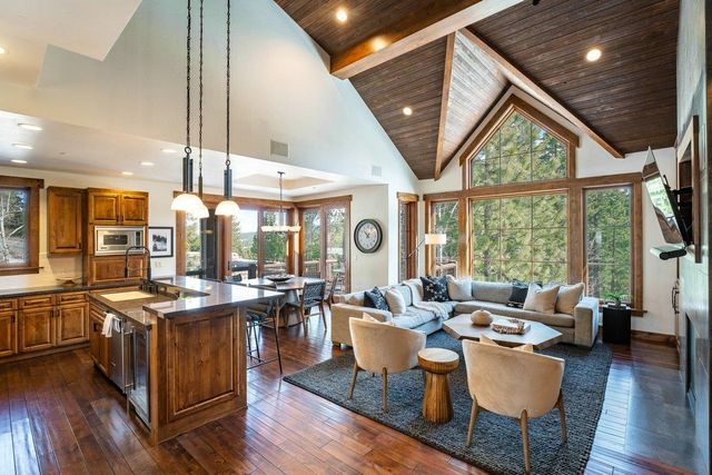 7401 Larkspur Lane, Truckee, CA 96161