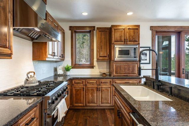 7401 Larkspur Lane, Truckee, CA 96161