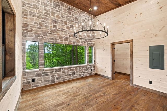 190 Laurel Crossing, Blue Ridge, GA 30513