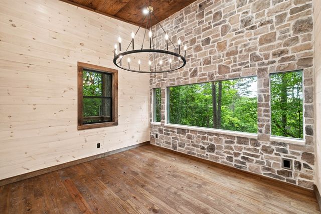 190 Laurel Crossing, Blue Ridge, GA 30513