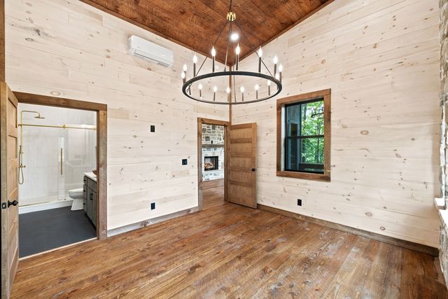 190 Laurel Crossing, Blue Ridge, GA 30513