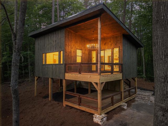 190 Laurel Crossing, Blue Ridge, GA 30513
