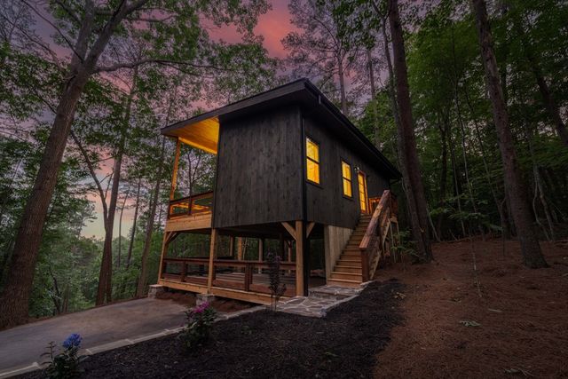 190 Laurel Crossing, Blue Ridge, GA 30513