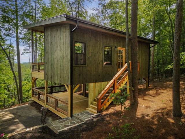 190 Laurel Crossing, Blue Ridge, GA 30513