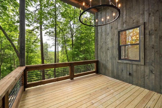 190 Laurel Crossing, Blue Ridge, GA 30513