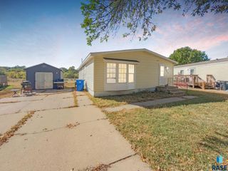1017 S Sunburst Pl Place, Sioux Falls, SD 57106