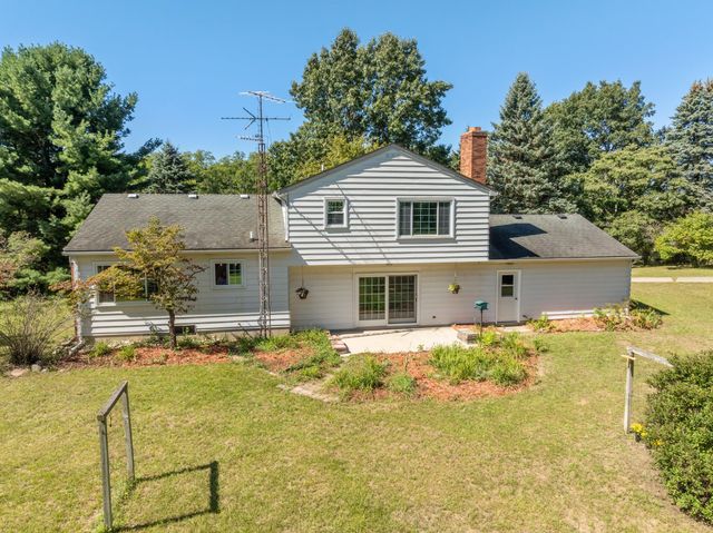 8580 Young Avenue Ne, Courtland Twp, MI 49341