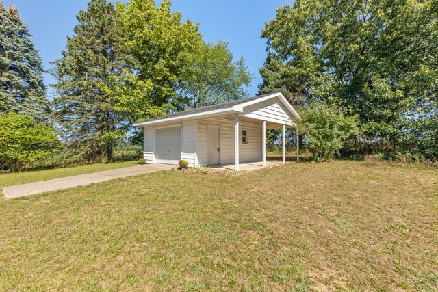 8580 Young Avenue Ne, Courtland Twp, MI 49341