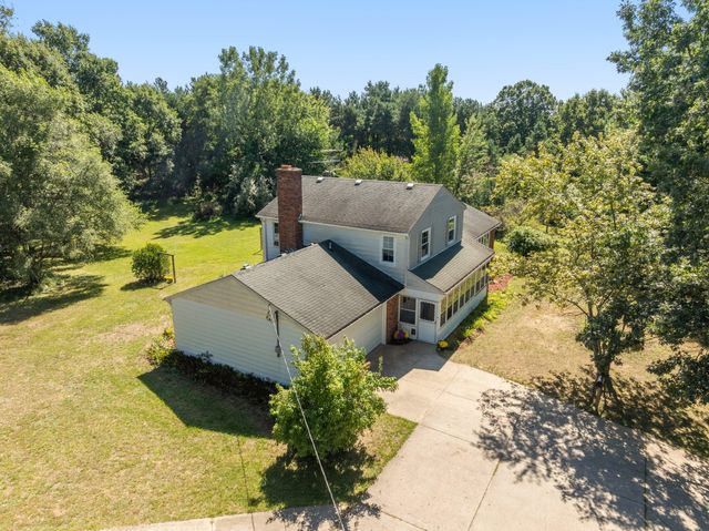 8580 Young Avenue Ne, Courtland Twp, MI 49341