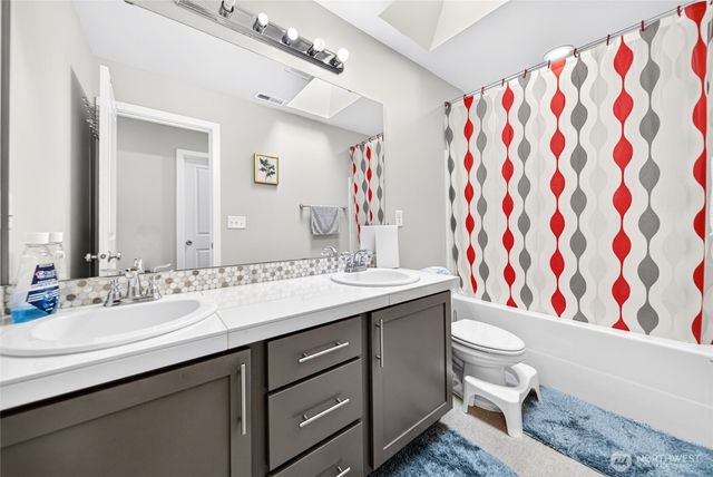 37217 29th Avenue S, Federal Way, WA 98003