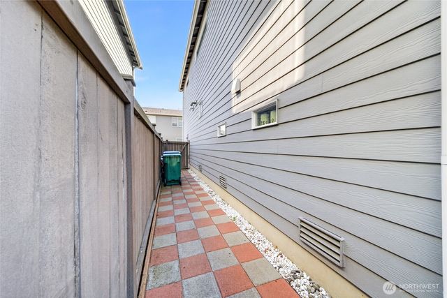 37217 29th Avenue S, Federal Way, WA 98003