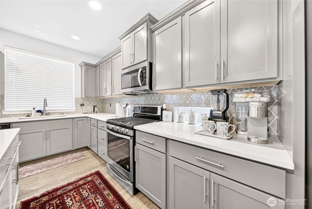 37217 29th Avenue S, Federal Way, WA 98003