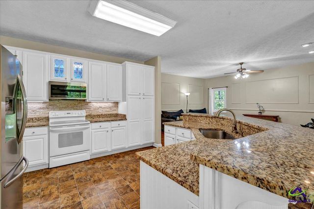 260 Kensington Drive, Sharpsburg, GA 30277