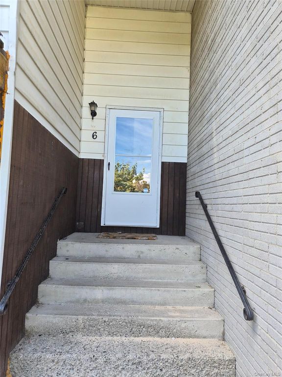 6 Boxwood Court 6, Poughkeepsie, NY 12601