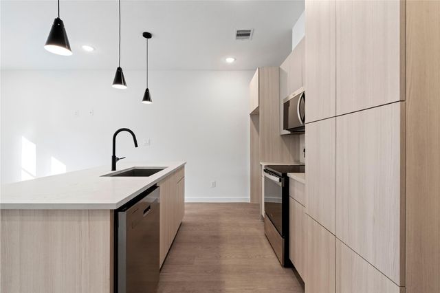 1031 North Lane, Houston, TX 77088