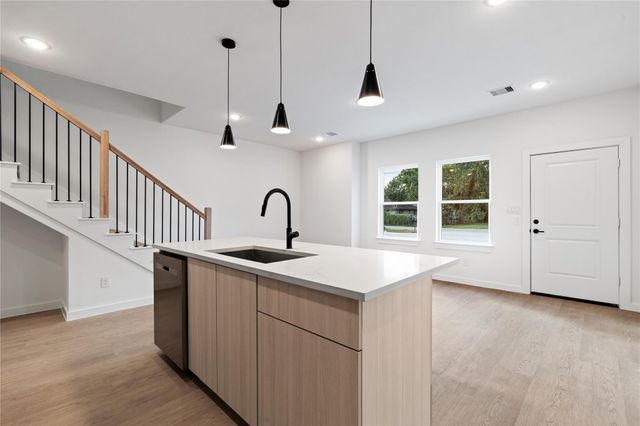 1031 North Lane, Houston, TX 77088