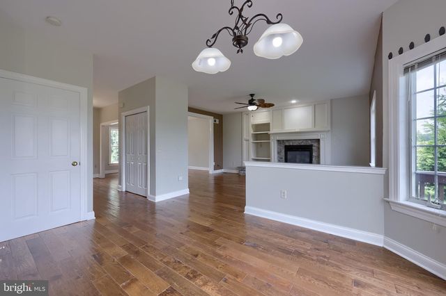 421 WAGONWHEEL RD, Lititz, PA 17543