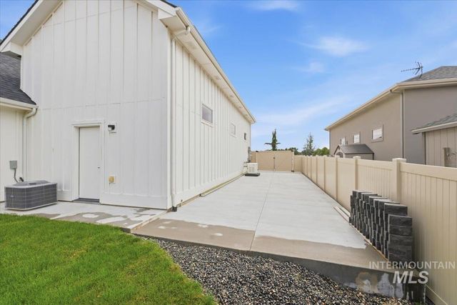 723 S Bristol Ln, Nampa, ID 83687