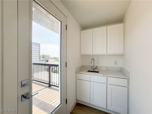 1369 W 74th Street, Cleveland, OH 44102