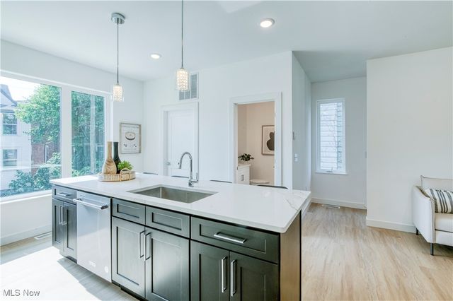 1369 W 74th Street, Cleveland, OH 44102