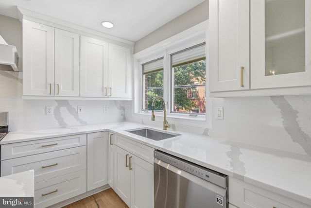 913 N LAWRENCE ST, Philadelphia, PA 19123