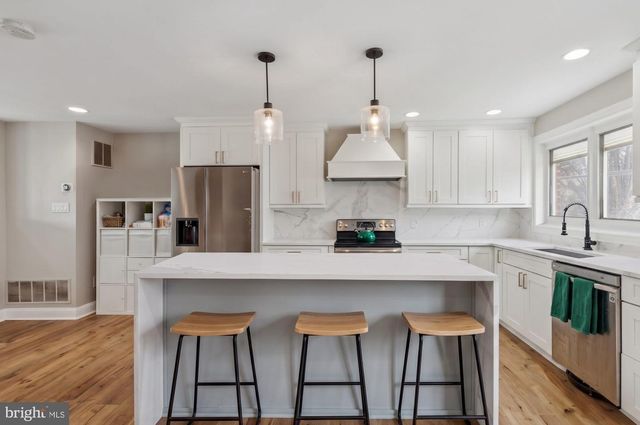 913 N LAWRENCE ST, Philadelphia, PA 19123