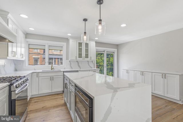 913 N LAWRENCE ST, Philadelphia, PA 19123