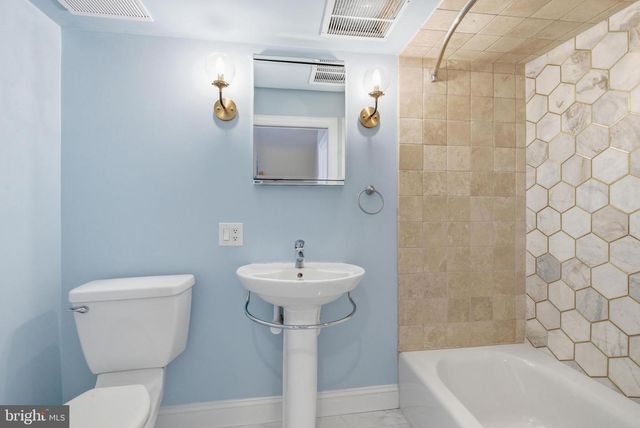 913 N LAWRENCE ST, Philadelphia, PA 19123