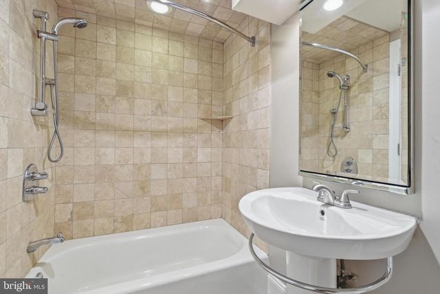 913 N LAWRENCE ST, Philadelphia, PA 19123
