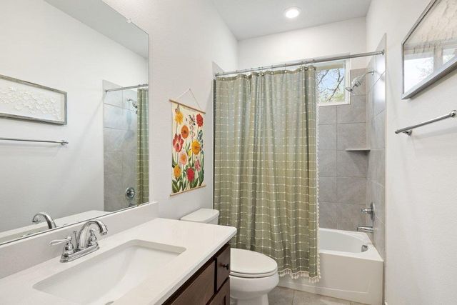 103 Leaning Oak CIR, Johnson City, TX 78636