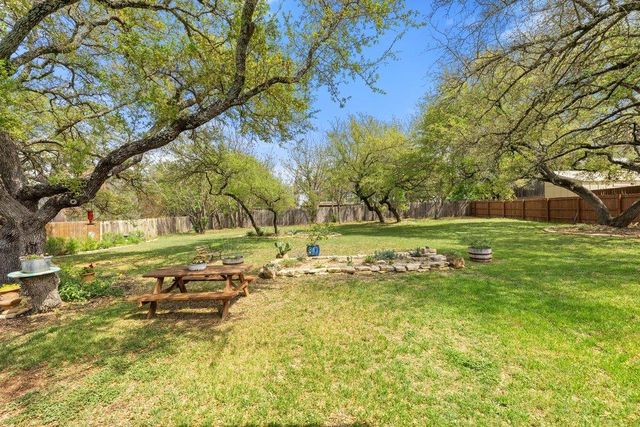 103 Leaning Oak CIR, Johnson City, TX 78636