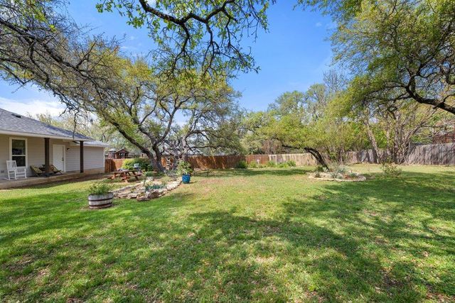 103 Leaning Oak CIR, Johnson City, TX 78636