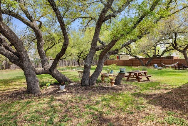 103 Leaning Oak CIR, Johnson City, TX 78636