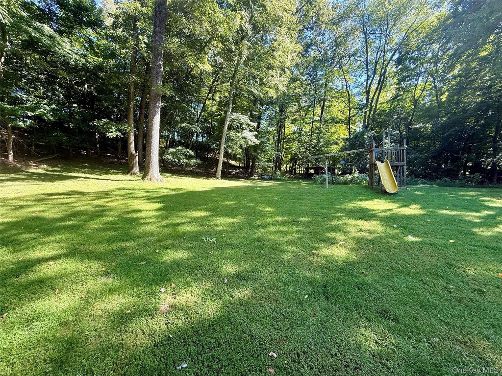 23 Cliffside Lane, Bedford Corners, NY 10549 — photo 4