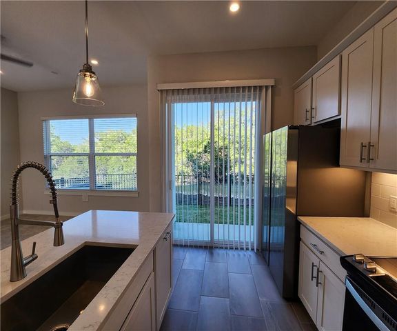 12001 Vista Parke DR 405, Austin, TX 78726