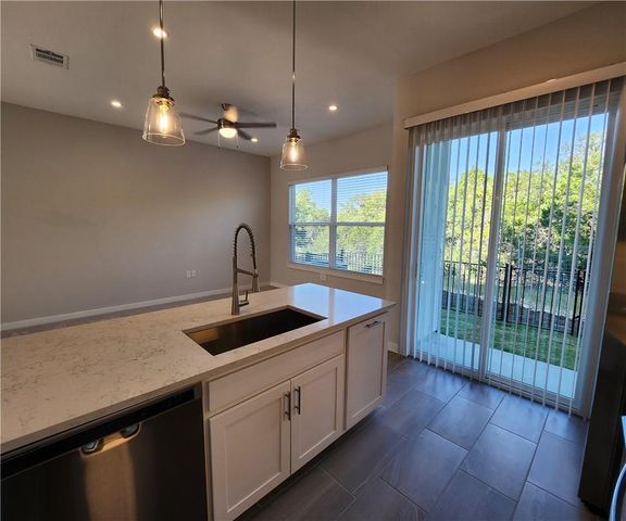 12001 Vista Parke DR 405, Austin, TX 78726