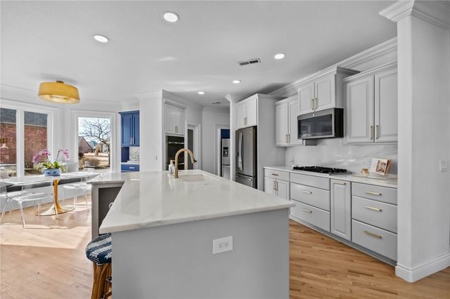 11 Sherwood Drive, Rogers, AR 72758