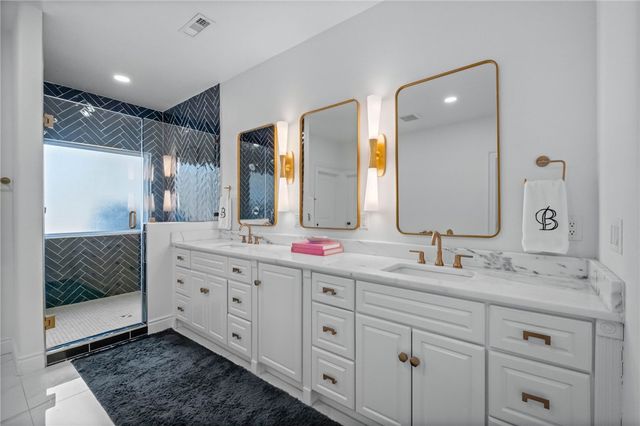 11 Sherwood Drive, Rogers, AR 72758