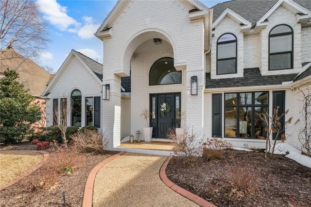 11 Sherwood Drive, Rogers, AR 72758