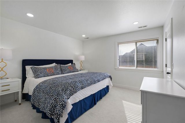 11 Sherwood Drive, Rogers, AR 72758