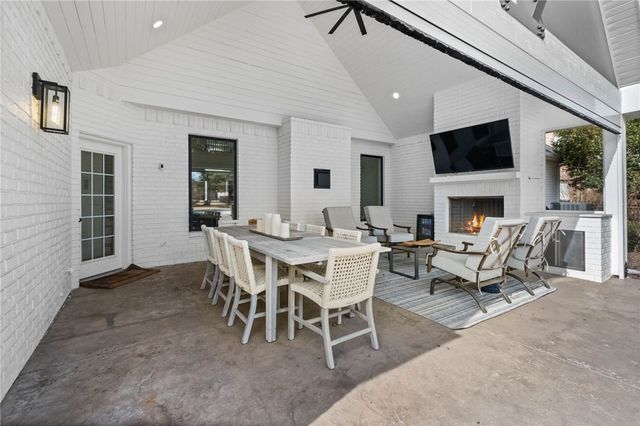 11 Sherwood Drive, Rogers, AR 72758