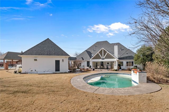 11 Sherwood Drive, Rogers, AR 72758